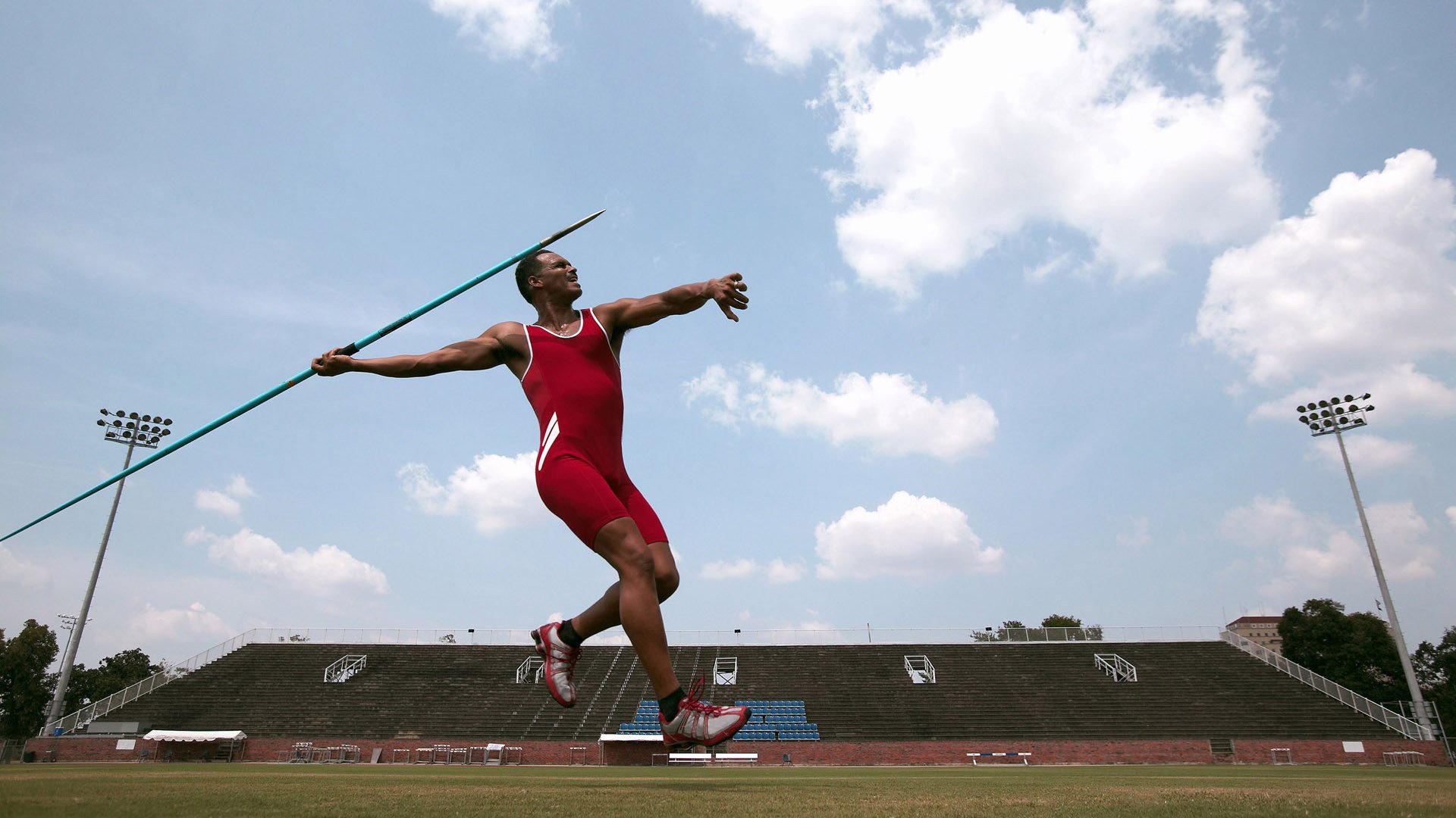 篮球装备新潮流，科技助力运动表现突破，篮球器材